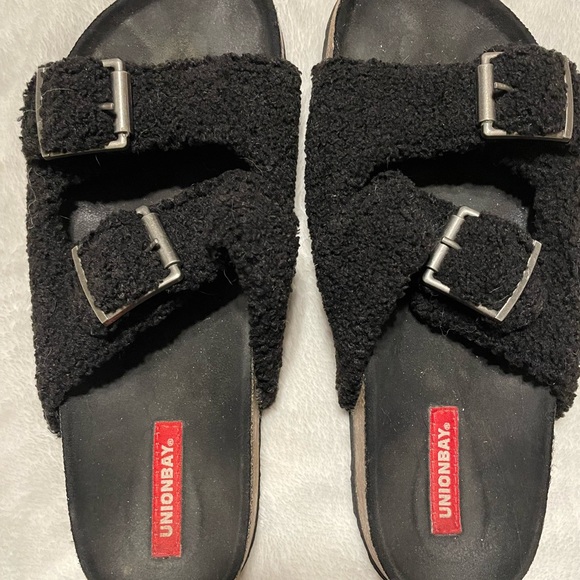 Union Bay Sherpa Sandals - Picture 9 of 9